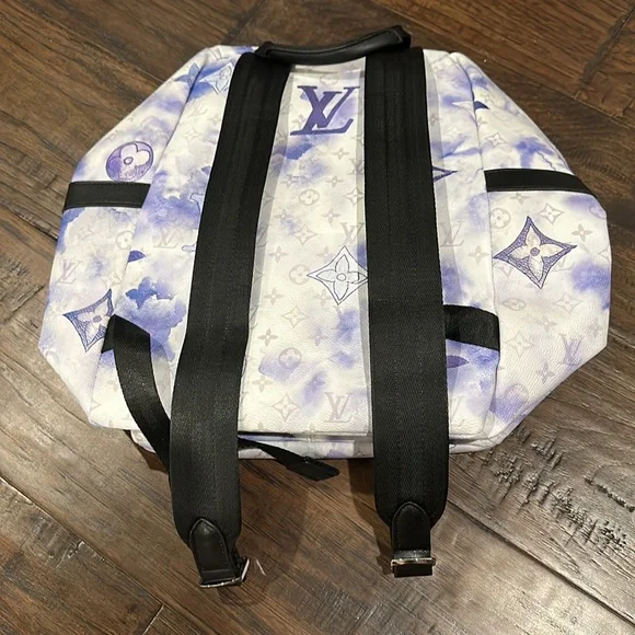 NEW BACKPACK - Picture 3 of 3